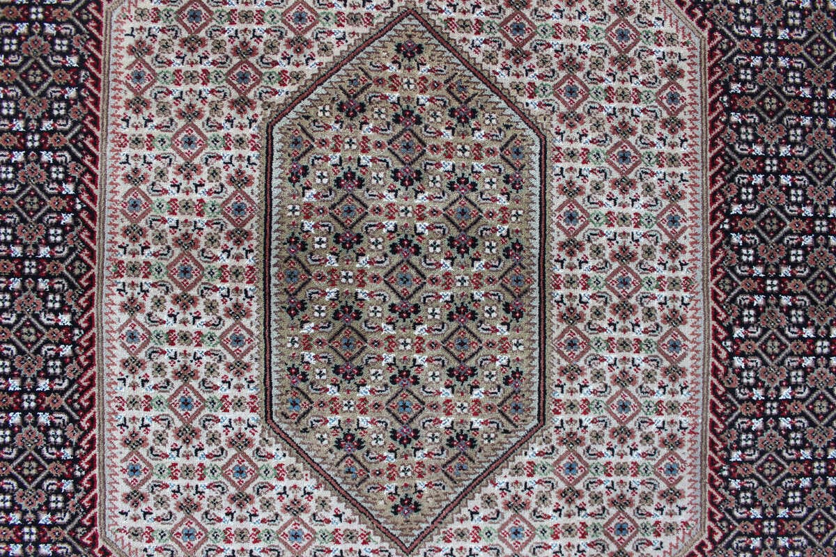 Handknotted Traditional