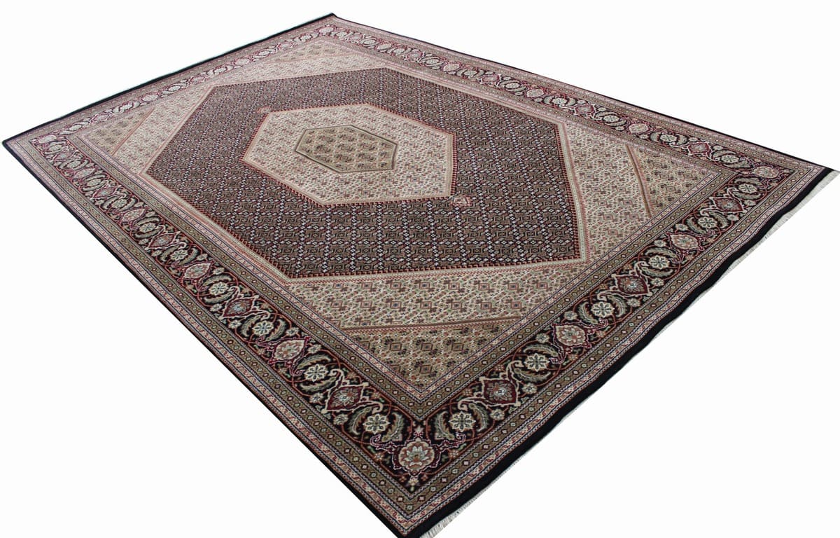 Handknotted Traditional