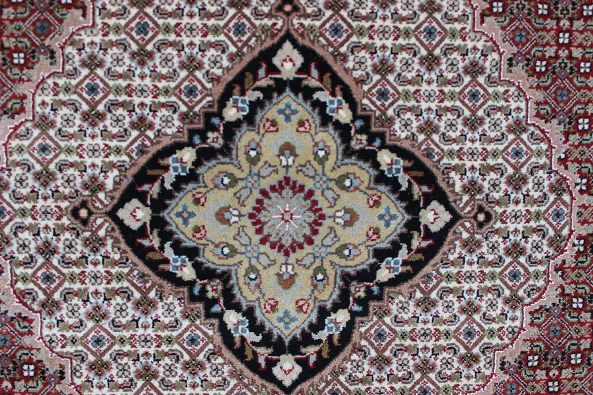 Handknotted Traditional