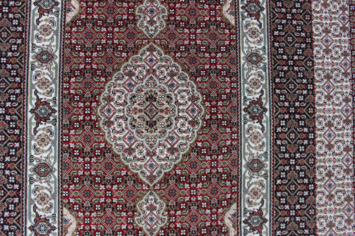 Handknotted Traditional