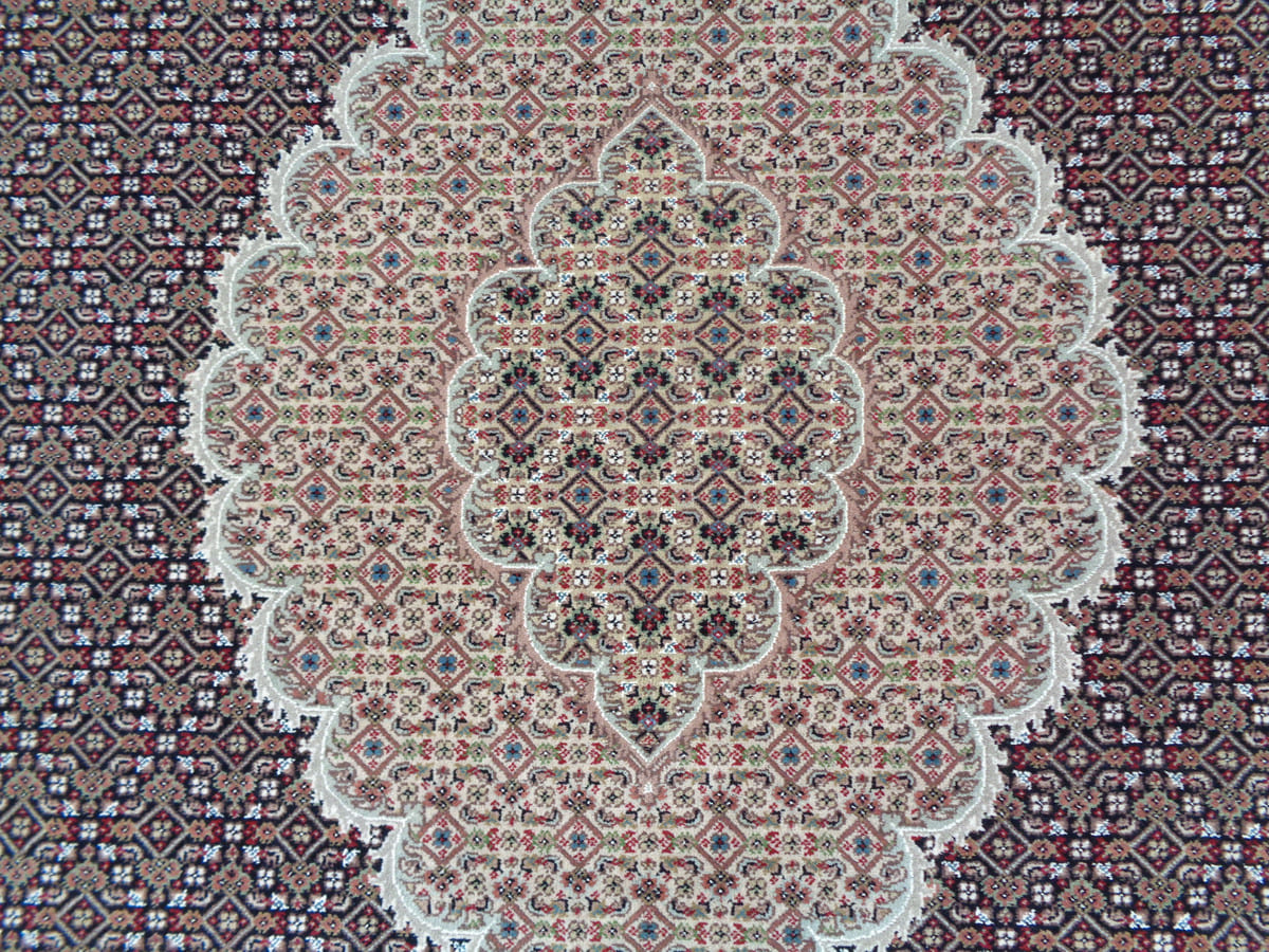 Handknotted Traditional
