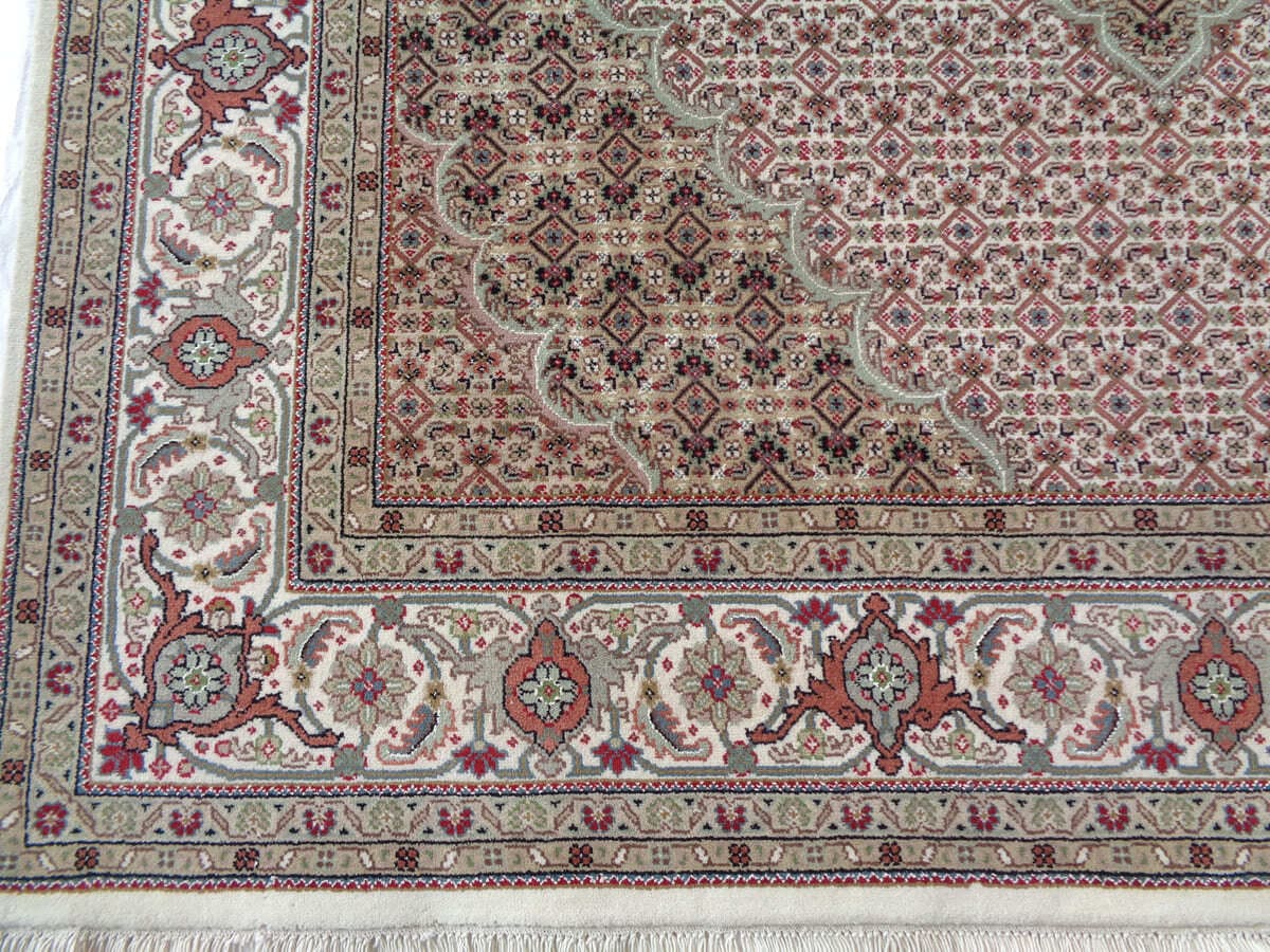 Handknotted Traditional