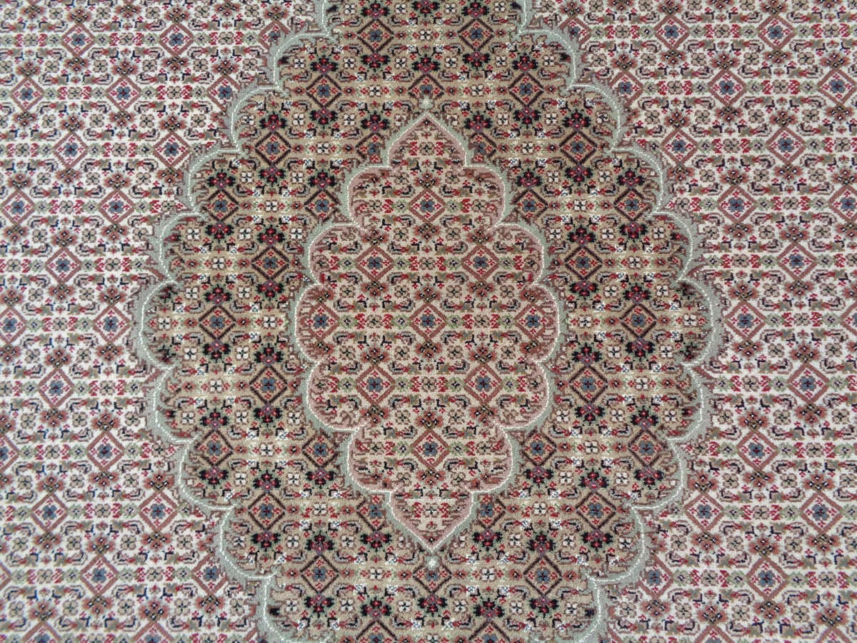 Handknotted Traditional