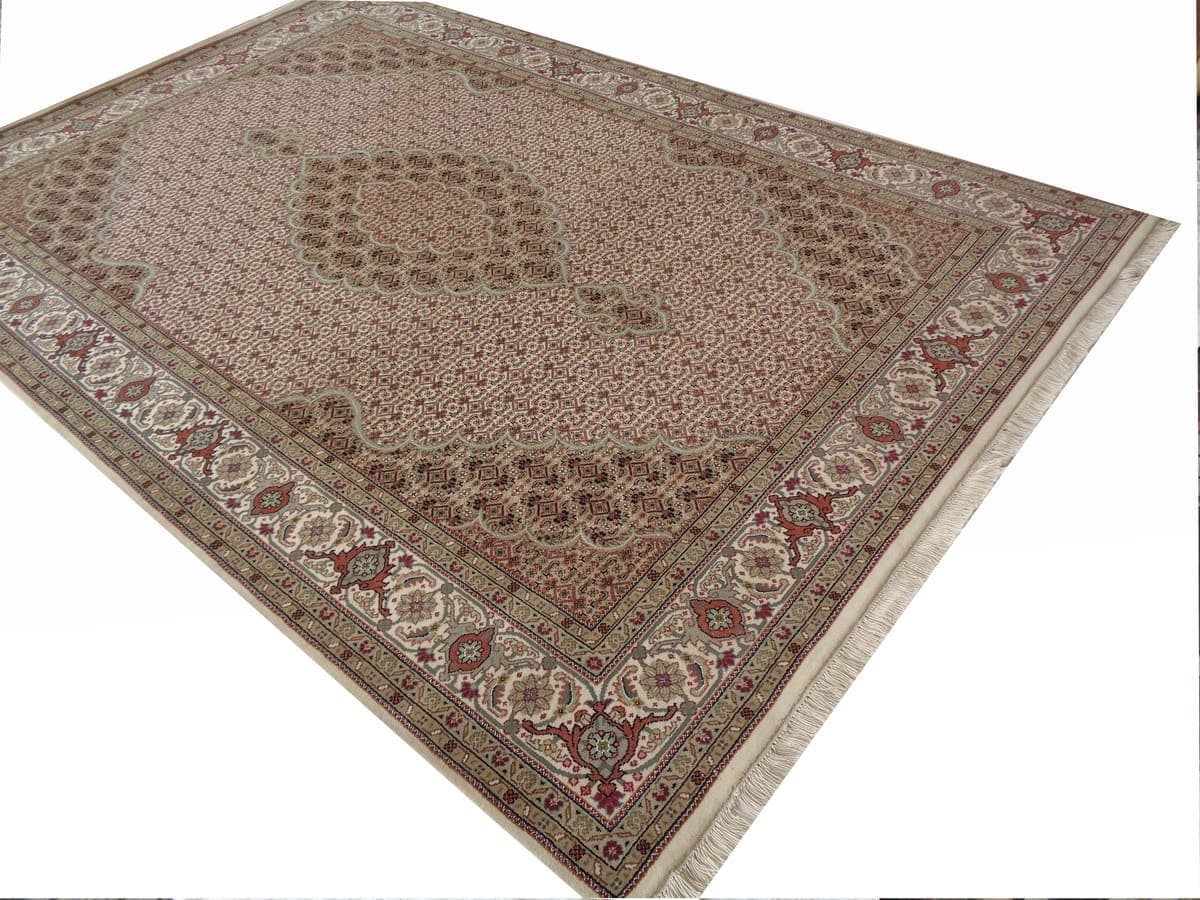 Handknotted Traditional