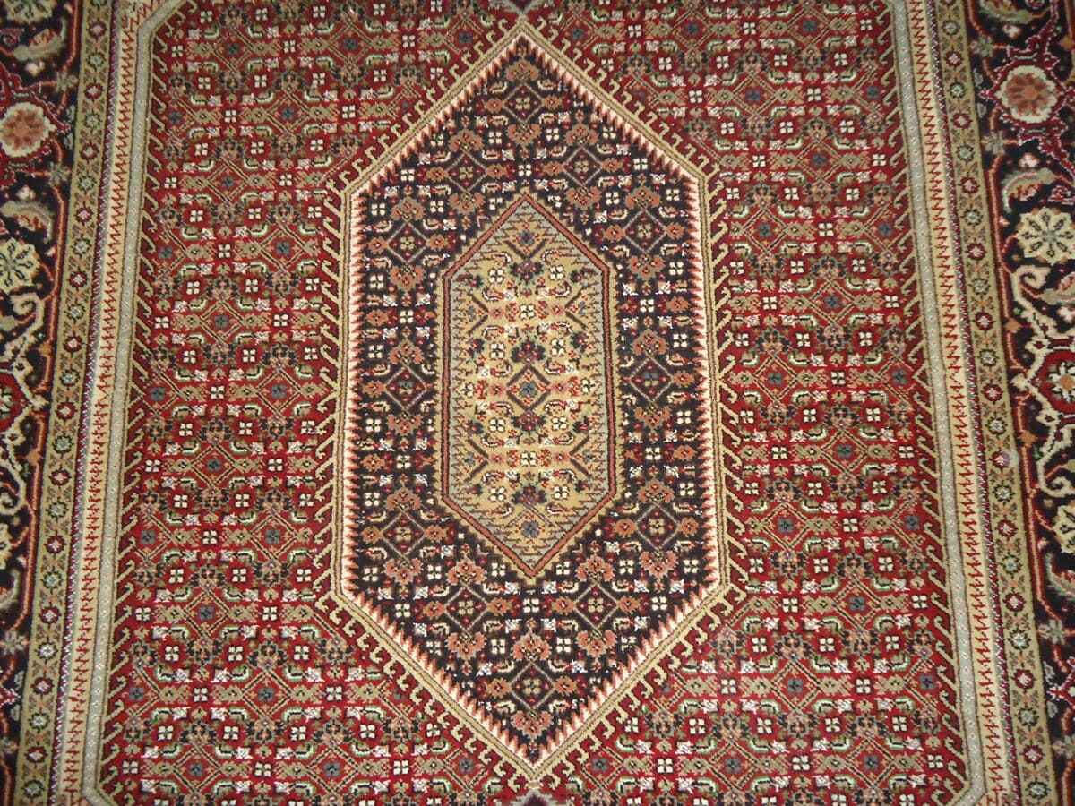 Handknotted Traditional
