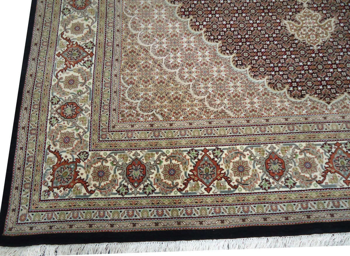 Handknotted Traditional
