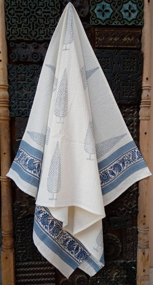Unisex Multi Printed Bath Towel (white & blue floral pattern)