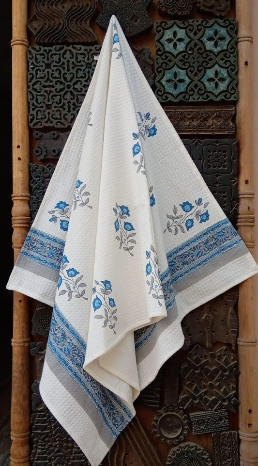 Unisex Multi Printed Bath Towel (white & skyblue floral pattern)