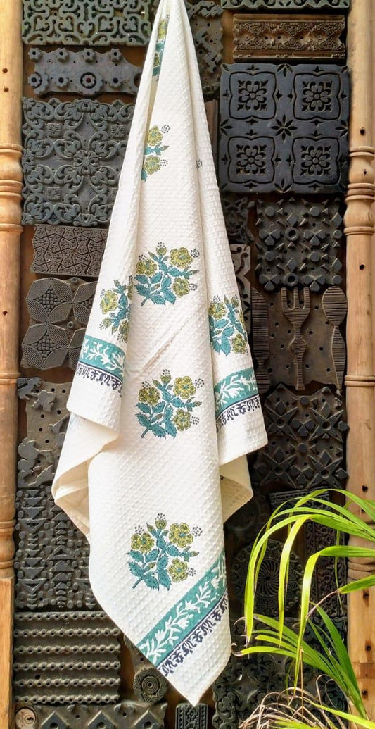 Unisex Multi Printed Bath Towel (light green & white color floral pattern)