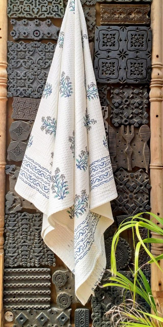 Unisex Multi Printed Bath Towel (biscuit color floral pattern)
